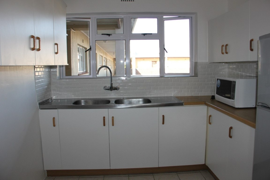 To Let 2 Bedroom Property for Rent in Martinville Western Cape